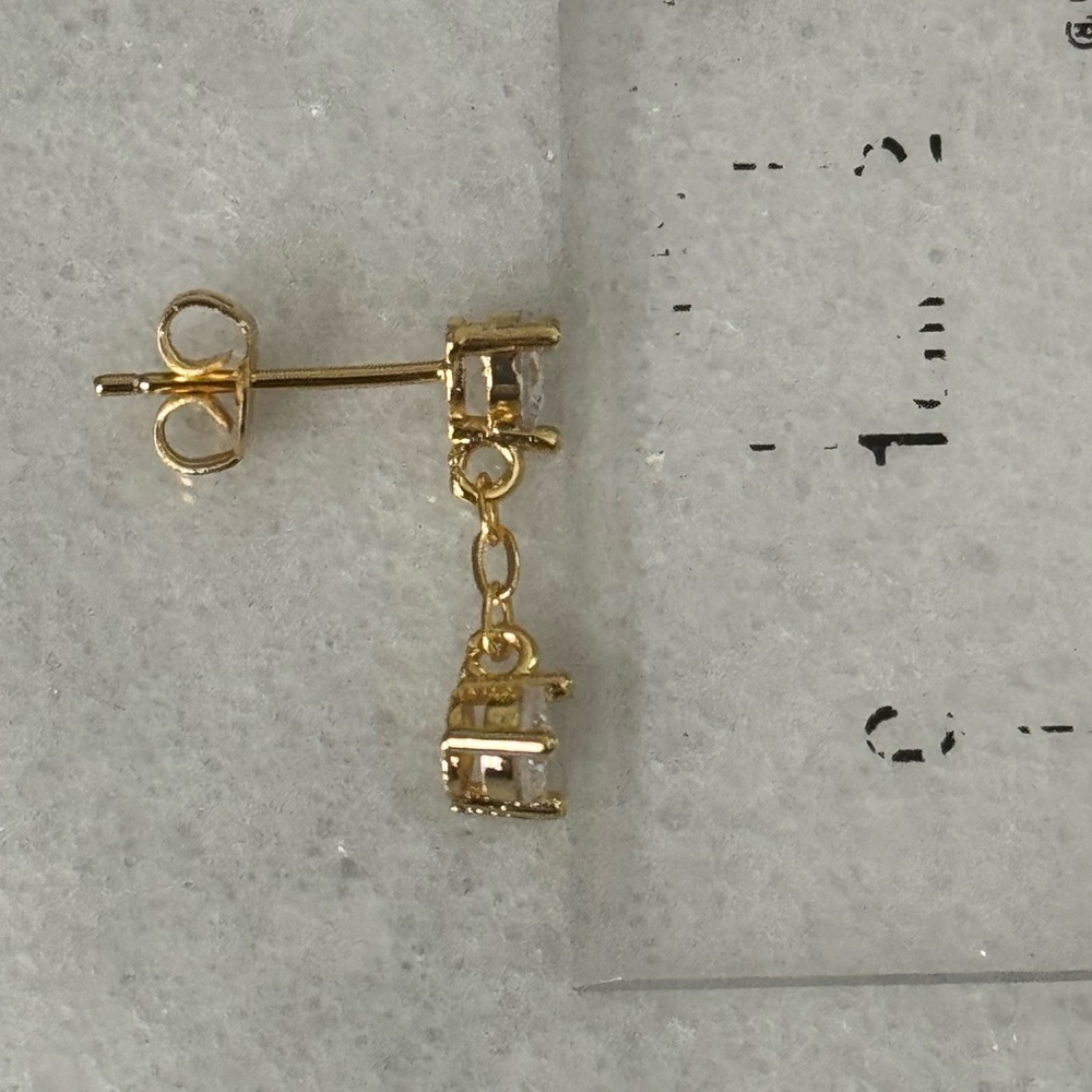 Gold Crystal Dangle Chain Earrings
Brand New - Picture 3 of 3